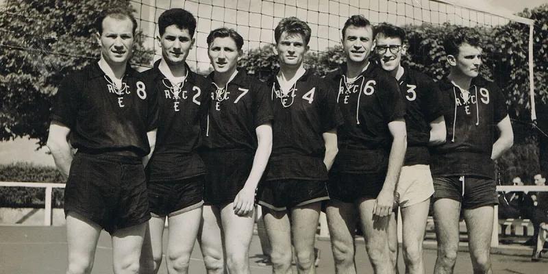 L'équipe du REC pour la saison 1951-1952. À gauche, Engène Malapert, le fondateur du club.